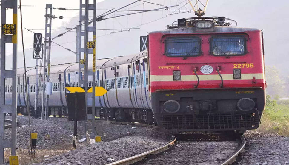 Indian Railways: ट्रेन में सफर करने वालों के लिए रेल मंत्री का बड़ा ऐलान, अगले महीने शुरू होगी यह बड़ी सुव‍िधा, खबर सुन-गदगद हुए मुसाफ‍िर
