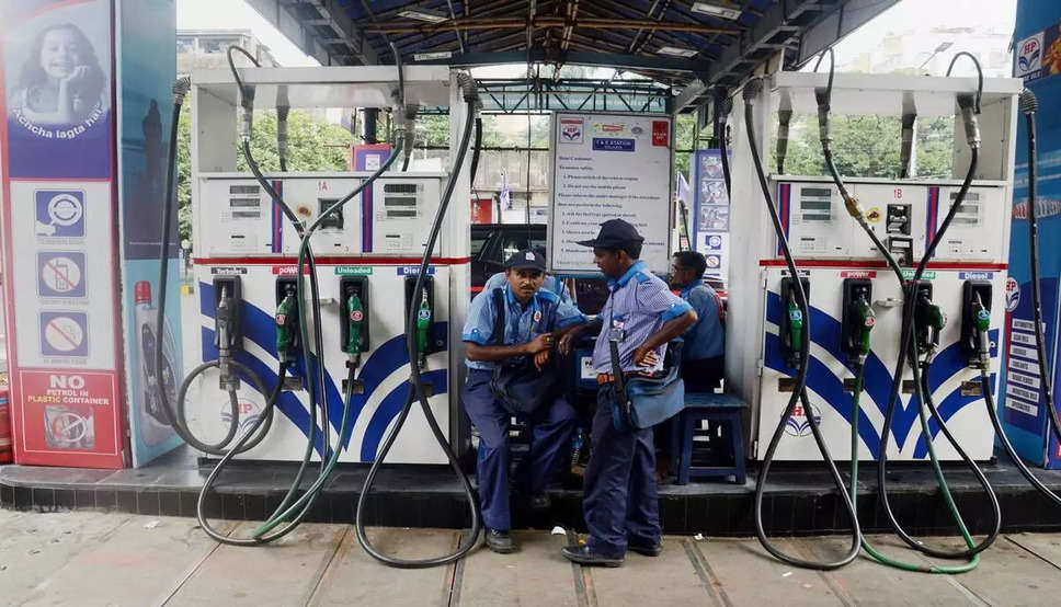 Petrol Diesel Price on 13 October 2021 - पेट्रोल और डीजल के दामों में राहत, देखें आज के ताजा रेट