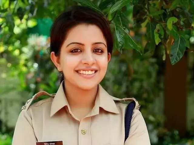 Most Beautiful IAS and IPS officers: भारत की 6 सबसे खूबसूरत IAS और IPS ऑफिसर्स, दिमाग के मामले में हैं सबसे तेज