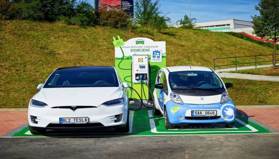 हरियाणा में इलेक्ट्रिक वाहनों पर रहेगा जोर, डीजल पेट्रोल से चलने वाली गाड़ियों को भी बिजली से चलाने की तैयारी