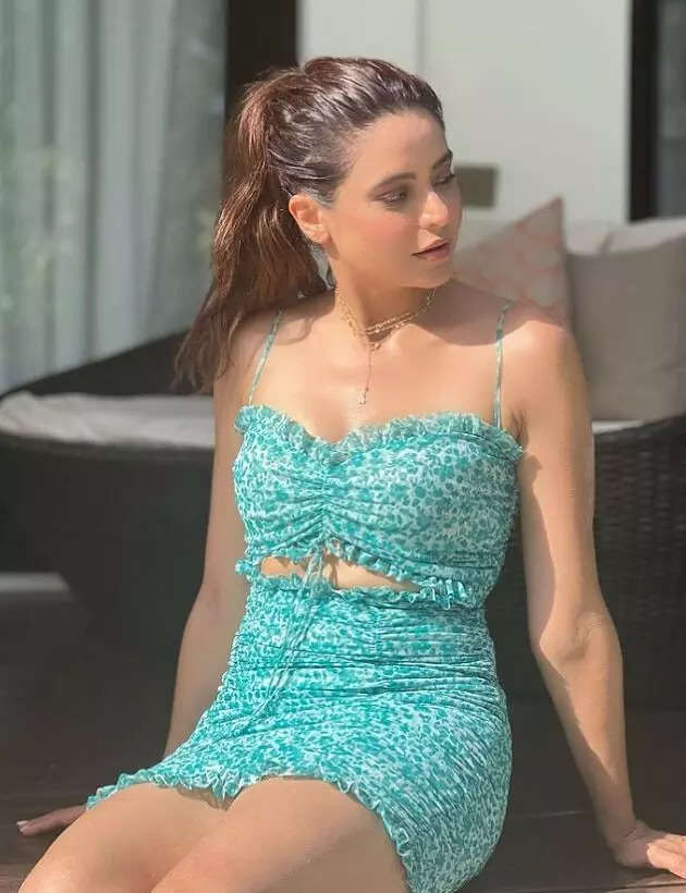 Aamna Sharif Bold Pics: वन पीस ड्रेस में कहर ढा रही है आमना शरीफ, अपने हुस्न की आग से इंटरनेट का बढ़ाया पारा