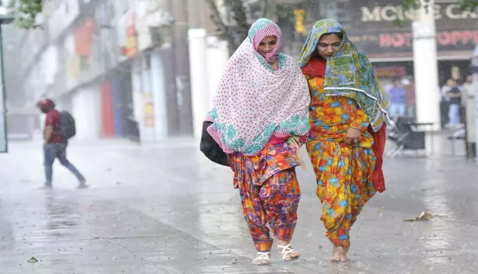 मौसम अलर्ट- दिल्ली NCR में मौसम विभाग का येलो अलर्ट, हरियाणा के कई हिस्सों में तेज बारिश