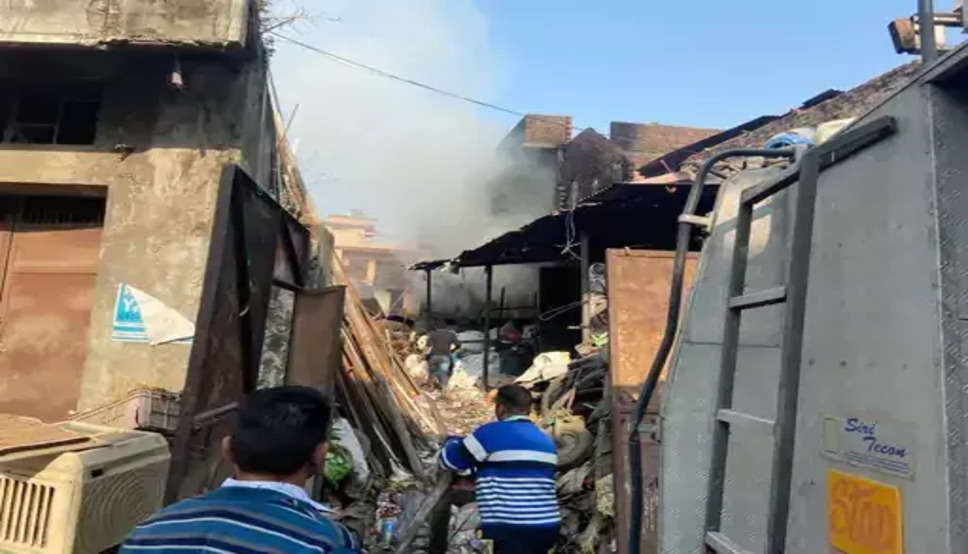 दर्दनाक मौत- हरियाणा में पिता और तीन बच्चों की जिंदा जलने से मौत, कबाड़ गोदाम में लगी थी आग