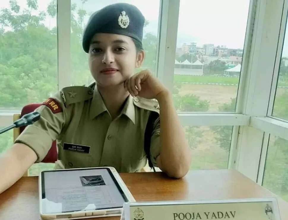 IPS Pooja Yadav: भारत की सबसे खूबसूरत महिला IPS अफसर, विदेश से नौकरी छोड़कर आई, बनकर दिखाया IPS अफसर