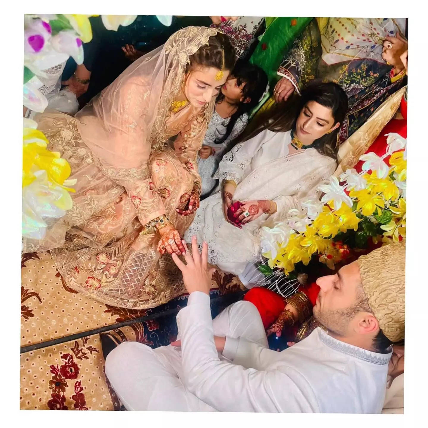 मशहूर एक्टर ने कश्मीर में रचा ली शादी, बाराती बने शहीर शेख ने की मस्ती; सोने के गहनों से लदी दुल्हनिया से नहीं हटी नजरें