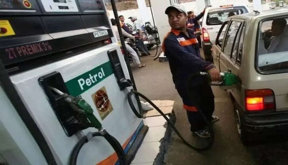 Petrol Price Today: क्रूड ऑयल में ग‍िरावट के बीच तेल के नए रेट जारी, यहां 85 रुपये से भी कम हुआ पेट्रोल