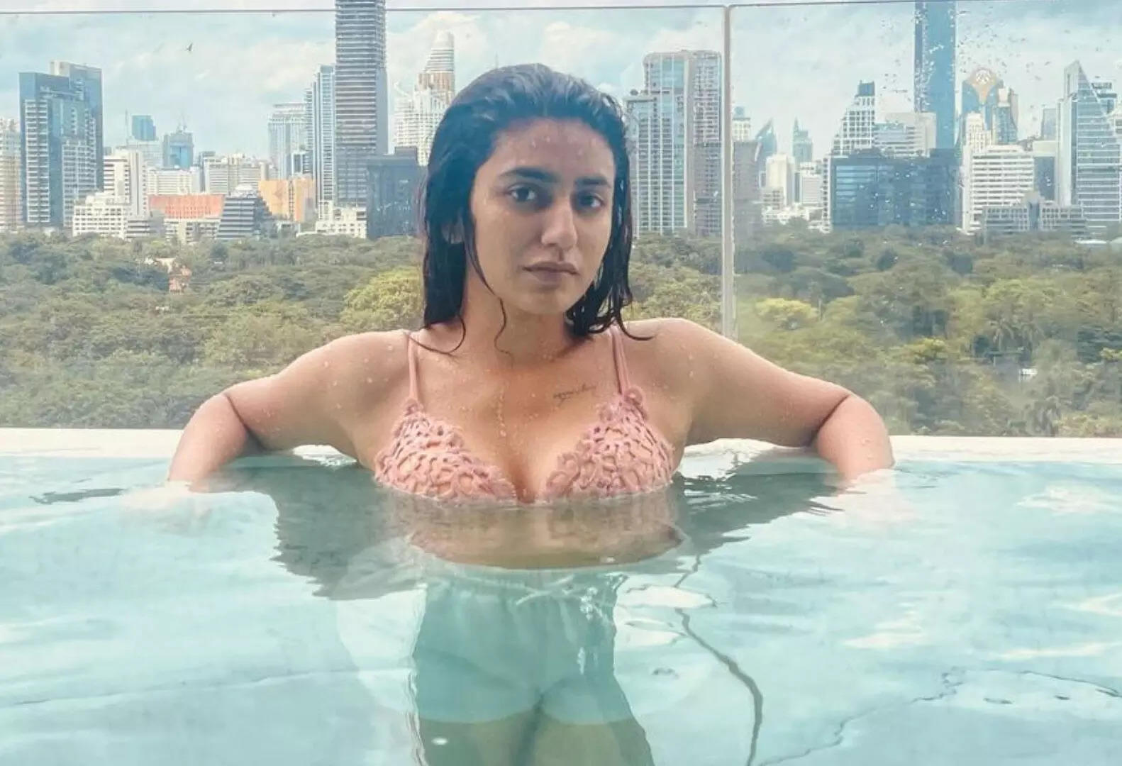 Priya Prakash Varrier Bikini Photo: मलयालम अभिनेत्री प्रिया प्रकाश वारियर बिकनी पहन बॉडी को फ्लॉन्ट करती आई नज़र, थाईलैंड में छुटियाँ बीता रही अभिनेत्री