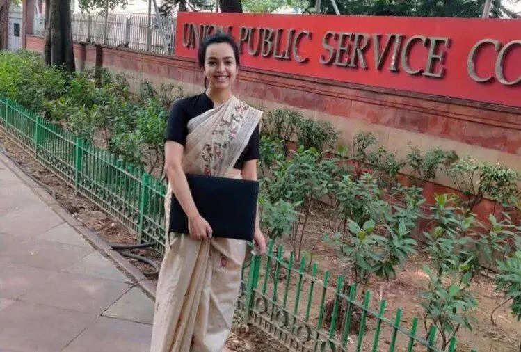 Female IAS Officers: इन 5 महिला आईएएस ऑफिसर ने ब्यूटी विद ब्रेन का उदाहरण कर के दिखाया है सफल