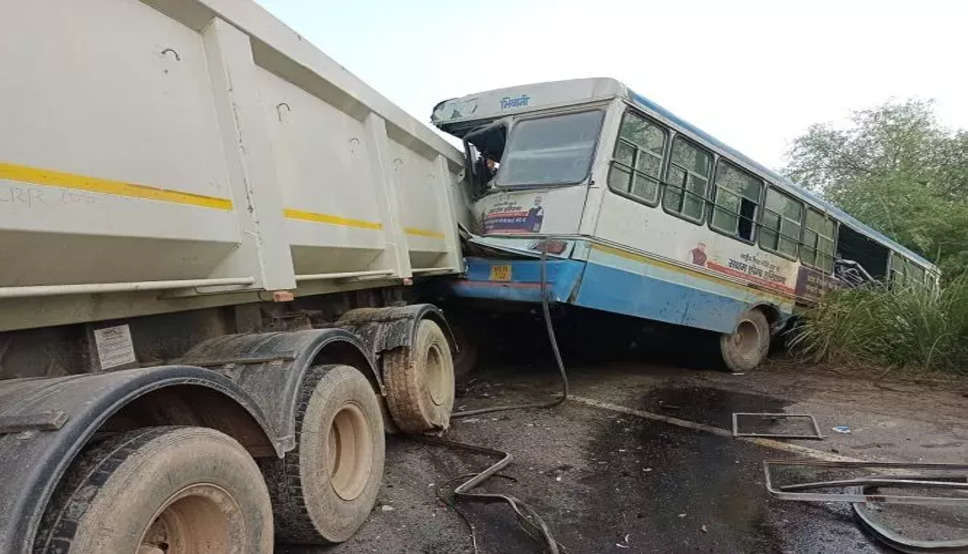 हरियाणा रोडवेज बस और ट्रक की भीषण टक्कर, एक मौत