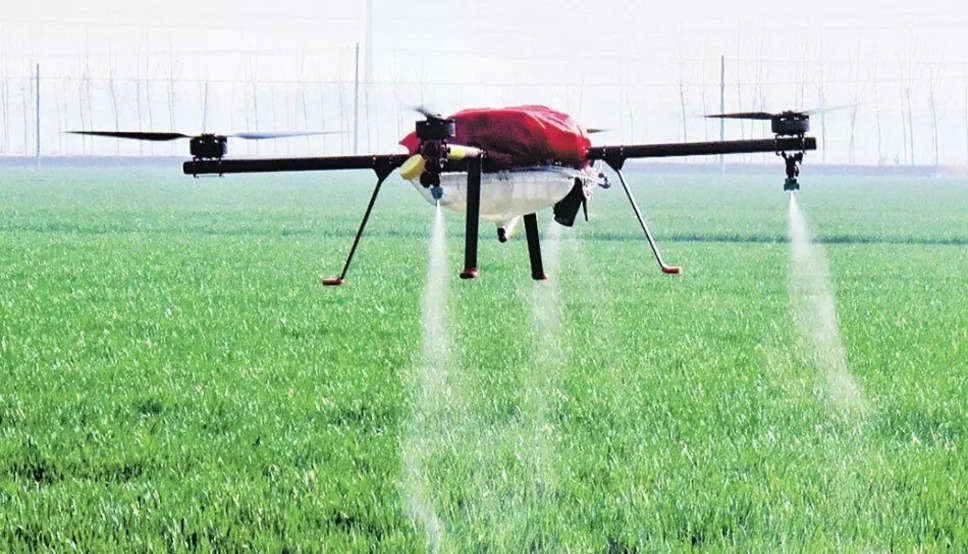 खेती करना होगा अब आसान, ड्रोन की सहायता से कर सकते है खेतों में छिड़काव