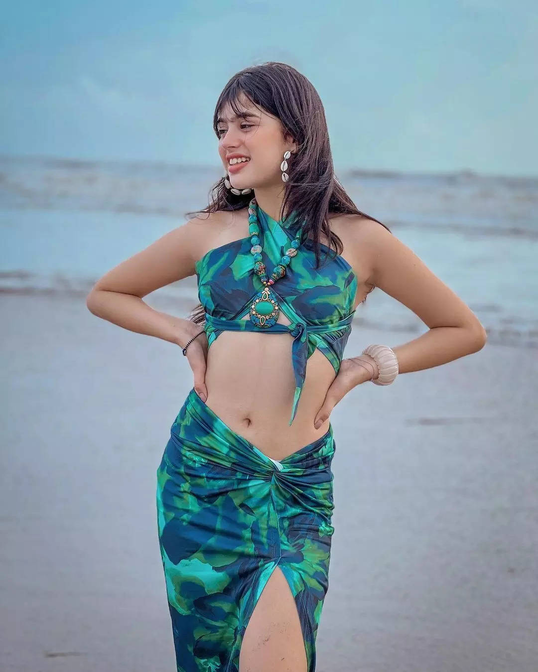 'URI' की छोटी बच्ची रीवा अरोड़ा का बदला अंदाज, महज 12 साल की उम्र में Cute Photos से जीतती हैं करोड़ों फैंस का दिल