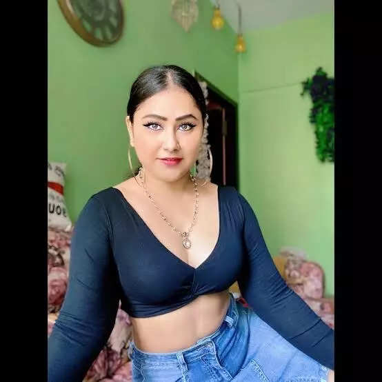 Bhojpuri Video भोजपुरी सिनेमा की इस हसीना ने अपने हुस्न से गिराई बिजलियां इंडियन लुक में ढा