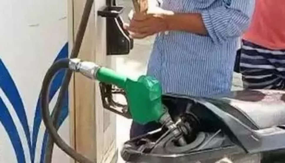 200 रुपये के बदले में टंकी में भरा 90 रुपए का पेट्रोल, युवक ने ऐसे किया घोटाले का खुलासा