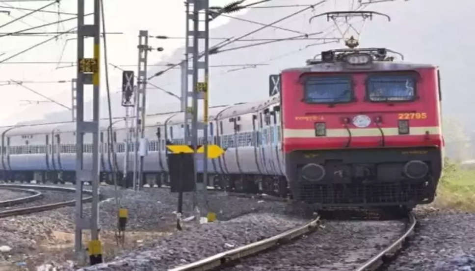 Indian Railways: होली से पहले Railway का बड़ा कदम, चलेंगी 46 ट्रेनें, देखिये पूरी लिस्ट