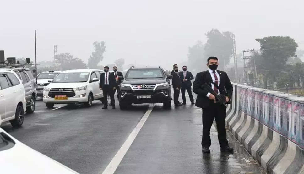 प्रधानमंत्री नरेंद्र मोदी की सुरक्षा में बड़ी चूक, पीएम बोले- अपने सीएम को थैंक्स कहना कि मैं एयरपोर्ट जिंदा लौट पाया
