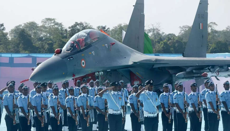 भारतीय वायुसेना में निकली विभिन्न पदों पर भर्तियां, 10वीं पास महिला और पुरुष कर सकते है आवेदन