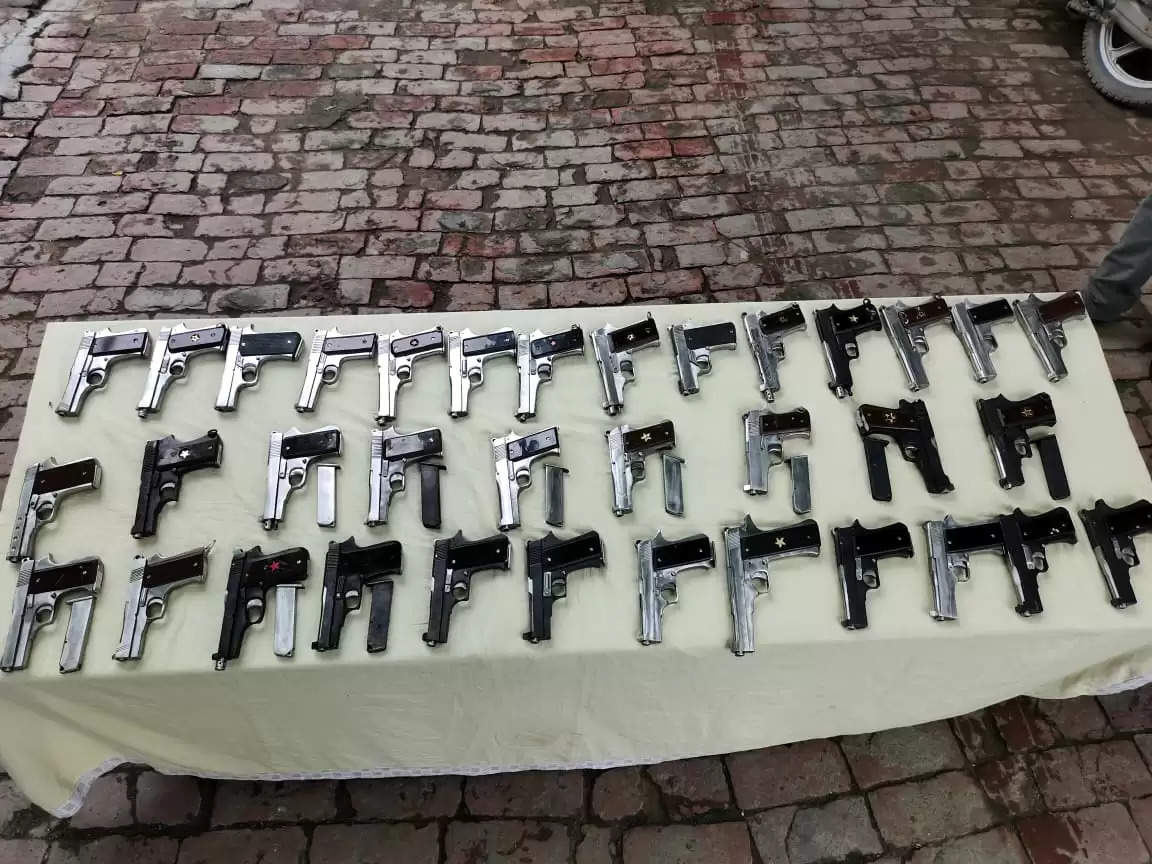 हरियाणा में हथियारों का बड़ा जखीरा बरामद, एमपी से खरीदकर लाते थे अवैध हथियार