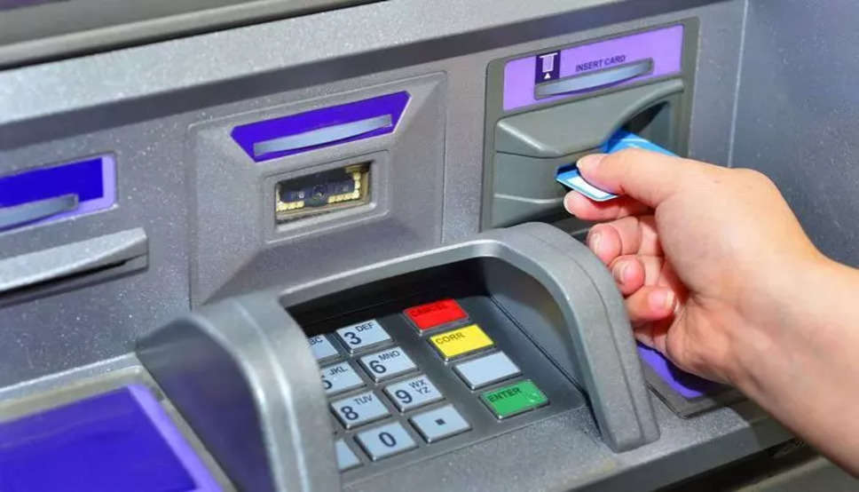 ATM से नहीं निकला पैसा और खाते से कट गया तो न हों उदास, जानिए कैसे मिलेगा रिफंड