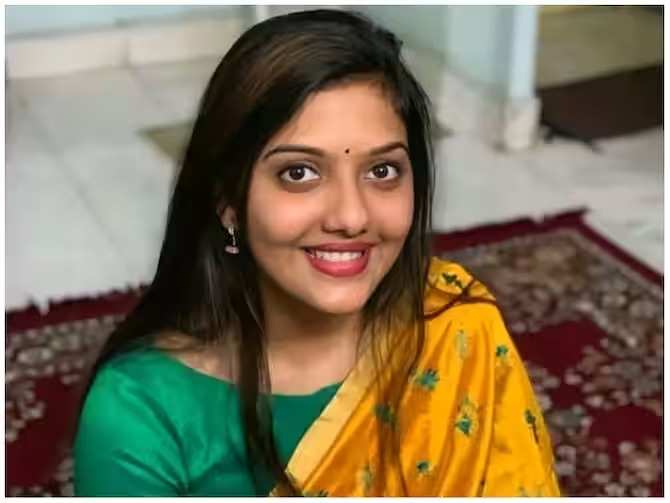  IAS Srushti Deshmukh: कौनसे कॉलेज से पढ़ी हुई हैं देश की सबसे खूबसूरत IAS सृष्टि जयंत देशमुख, देखें कितने आए थे अंक