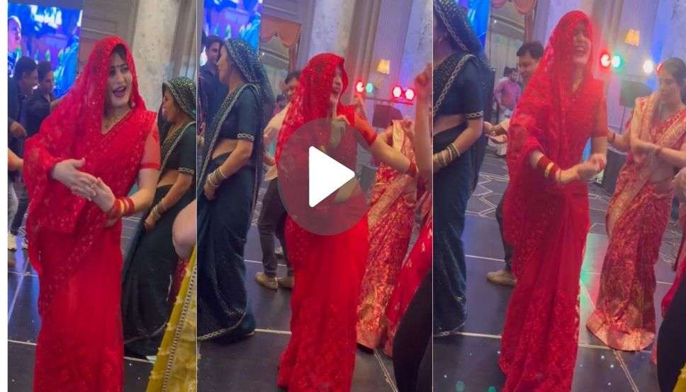  Desi Bhabhi Dance Video:  हरियाणवीं गाने में देसी भाभी ने स्टेज पर मचाया धमाल, डांस देख मेहमानों के उड़े होश  