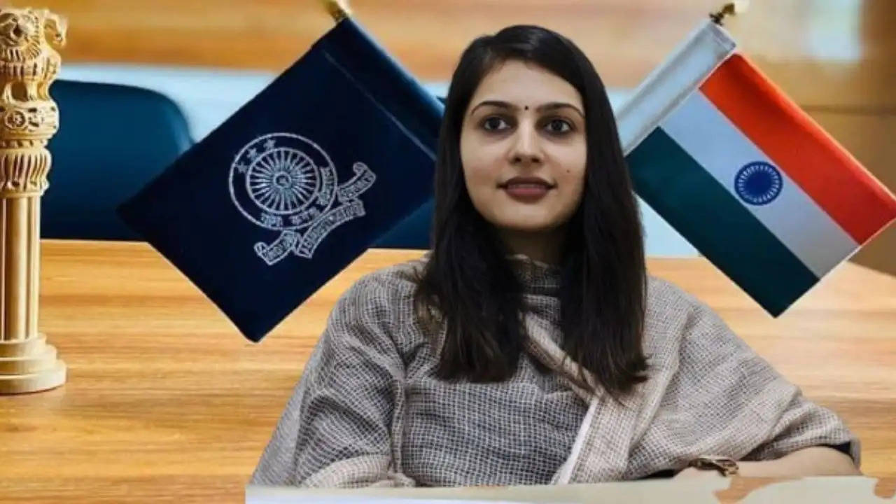 Success Story: UPSC की तैयारी के दौरान मां को खोया, फिर भी नहीं मानी हार, पढ़िए हरियाणा की IAS बेटी की कहानी