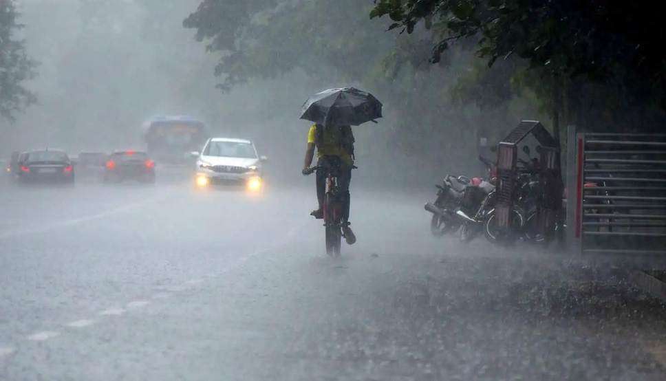 Weather update: दिल्ली- एनसीआर में बरसेंगे बादल, अगले तीन दिनों तक ऐसा रहेगा मौसम का हाल 
