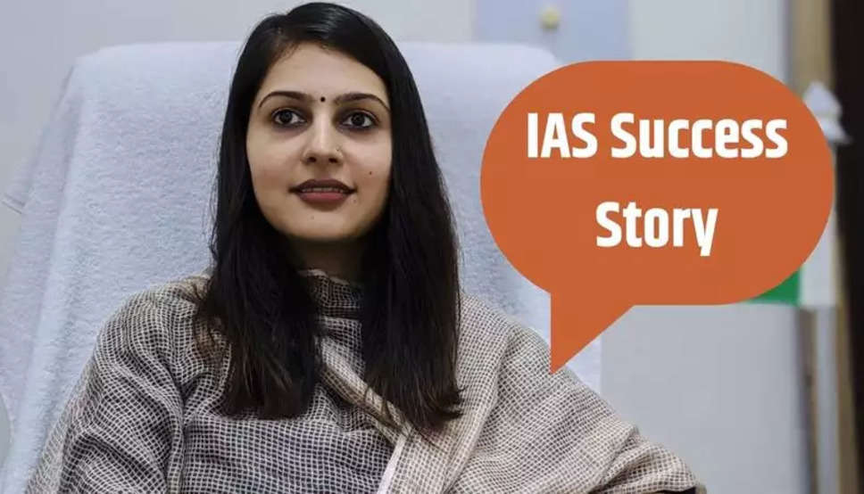 IAS Success Story: UPSC की परीक्षा को दुनिया की सबसे टफ परीक्षाओं में से एक माना जाता है। इसे पास करने का सपना तो हर कोई देखता है लेकिन इसे पास केवल चुनिंदा लोग ही कर पाते हैं। क्योकि इसे पास करने के लिए दिन रात मेहनत करनी पड़ती है। इसके साथ ही लगभग हर विषय का ज्ञान होना भी जरूरी है।  Also Read - Haryana Pension Scheme: हरियाणा में एक लाख 40 हजार वृद्धों की पेंशन ऑटोमेटिक बनी, इस वजह से हुआ लाभ अगर कोई यूपीएससी परीक्षा को पास कर लेता है तो आसपास के इलाके में उसके चर्चे शुरू हो जाते हैं। साथ ही बता दें इनमें सफल होने वाले उम्मीदवारों को उनकी रैंक और वरीयता के आधार पर IAS, IPS, IFS आदि पद अलॉट किए जाते हैं। वहीं इसी बीच कल हम आपको हरियाणा की आईएएस अंकिता चौधरी की सफलता की कहानी बताने जा रहे है जिन्होंने कड़ी मेहनत से सफलता हासिल की है।     बता दें हरियाणा के रोहतक जिले की अंकिता ने 2017 में जब पहली बार सिविल सेवा की परीक्षा दी तो उन्हें सफलता नहीं मिली लेकिन अपने दूसरे प्रयास में उन्होंने ऑल इंडिया रैंक 14 हासिल की। फ़िलहाल अंकिता चौधरी सोनीपत की एडीसी के तौर पर कार्यरत हैं।   Also Read - युवक पहुंचा शादीशुदा प्रेमिका के साथ होटल, 7 घंटे बाद इस हालत में दोनों मिले : OYO Hotel  grg  यहां से की ग्रेजुएशन पूरी   रोहतक जिले के महम शहर की रहने वाली अंकिता चौधरी ने इंटरमीडिएट के बाद दिल्ली के हिंदू कॉलेज से ग्रेजुएशन किया। इसके बाद उन्होंने यूपीएससी का मन बनाया। हालांकि इसके पहले अंकिता ने पोस्ट ग्रेजुएशन में दाखिला ले लिया था।   अंकिता चौधरी यूपीएससी सिविल सेवा परीक्षा में तब तक नहीं बैठीं जब तक कि उन्होंने स्नातकोत्तर की पढ़ाई पूरी नहीं कर ली। उन्होंने मास्टर डिग्री प्राप्त करने के बाद यूपीएससी परीक्षाओं की व्यापक तैयारी शुरू कर दी।  पढ़ाई के दौरान माँ से छूटा साथ   पढ़ाई के दौरान ही अंकिता की मां का एक सड़क हादसे में निधन हो गया था। इस घटना ने अंकिता को गहरा धक्का दिया लेकिन उन्होंने खुद को कमजोर नहीं होने दिया। उन्होंने आईएएस अधिकारी बनकर अपनी दिवंगत मां को श्रद्धांजलि दी। इसमें उनके पिता ने उनका भरपूर साथ दिया।   njfgjgf  2017 में दिया पहला एग्जाम   ग्रेजुएशन और पोस्ट ग्रेजुएशन में केमेस्ट्री पढ़ने वाली अंकिता जब यूपीएससी की तैयारी में जुटीं तो उन्होंने पब्लिक एडमिनिस्ट्रेशन को ऑप्शनल सब्जेक्ट चुना। साल 2017 में उन्होंने पहली बार एग्जाम दिया लेकिन जब रिजल्ट आया तो उसमें उनका नाम नहीं था।   इससे अंकिता की तैयारी में कोई कमी नहीं आई बल्कि वे और ज्यादा मेहनत करने लगीं। फिर साल 2018 में उन्होंने सेकेंड अटेम्प्ट की परीक्षा दी, इस बार उन्होंने न केवल देश की सबसे कठिन परीक्षा पास की बल्कि टॉपर बनकर सामने आईं।