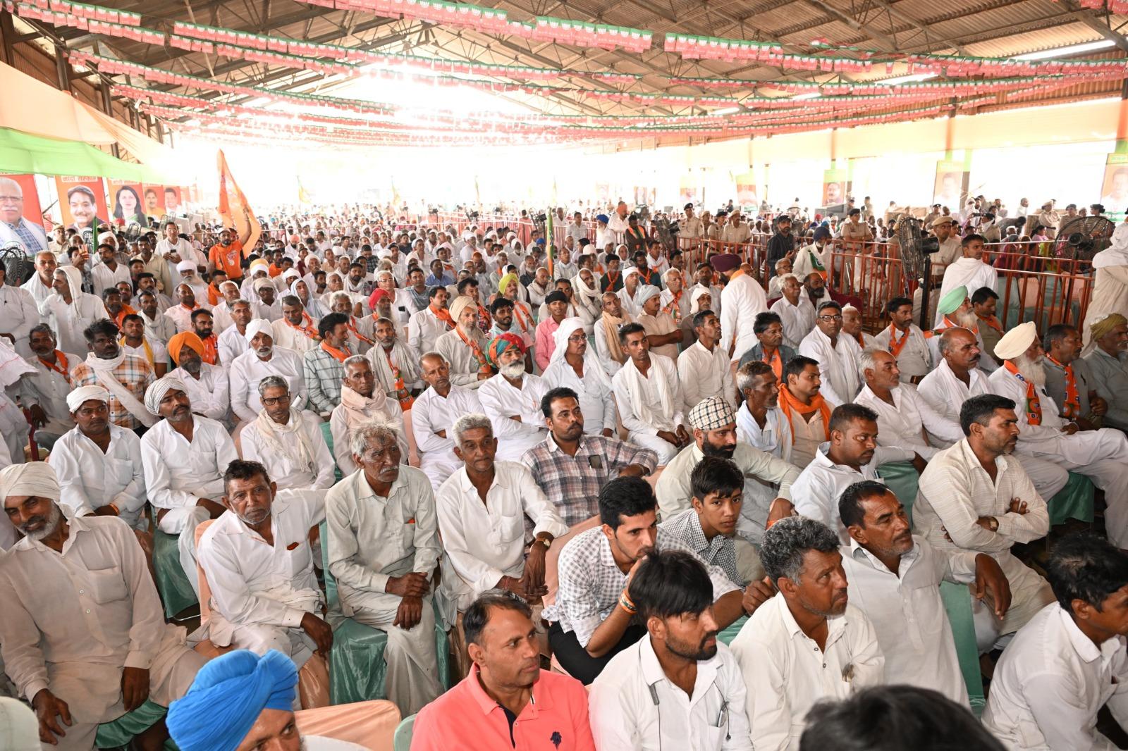 Haryana News: हरियाणा की सिरसा लोकसभा में पूर्व सीएम मनोहर लाल की रैली में जबरदस्त भीड़, तंवर की जीत की सुनिश्चित