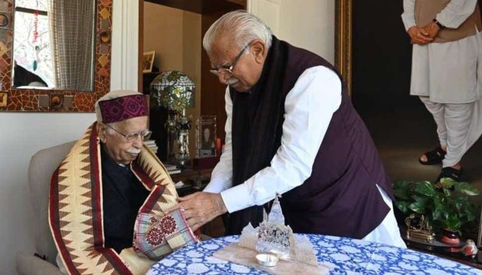  मुख्यमंत्री मनोहर लाल ने भारत रत्न से सम्मानित लाल कृष्ण आडवाणी से की मुलाकात