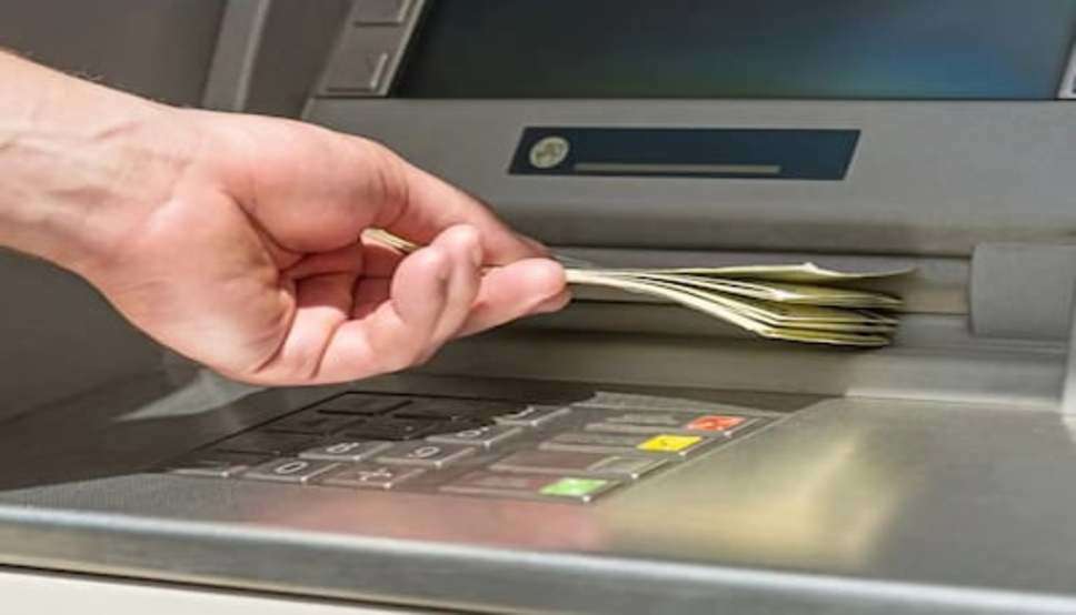  क्या आपको पता है आप एक बार में ATM से कितने रुपए निकाल सकते हो, जानें जल्दी